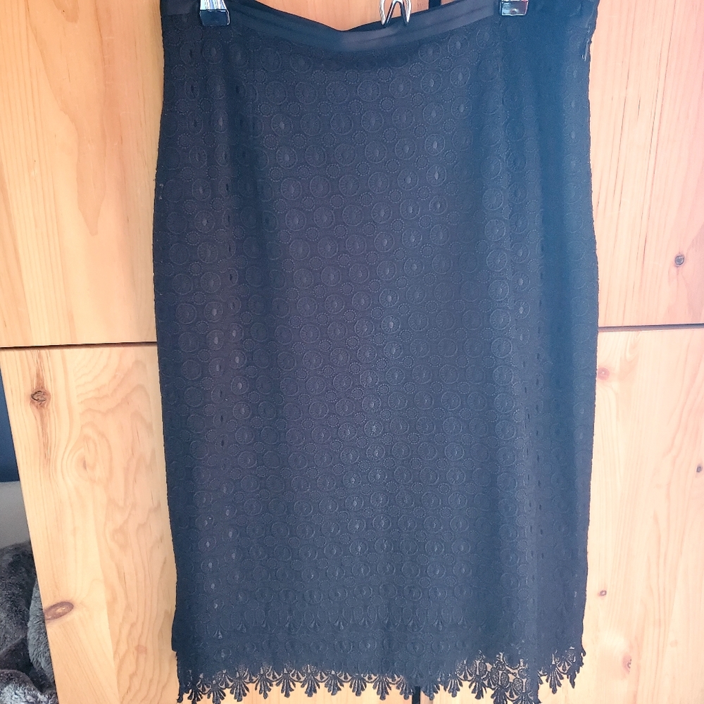 Due Per Due Black Knee Length Lace Skirt Size 8